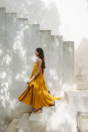 Low Back Halter Ruffle Dress | MAHAHUAL RUFFLE