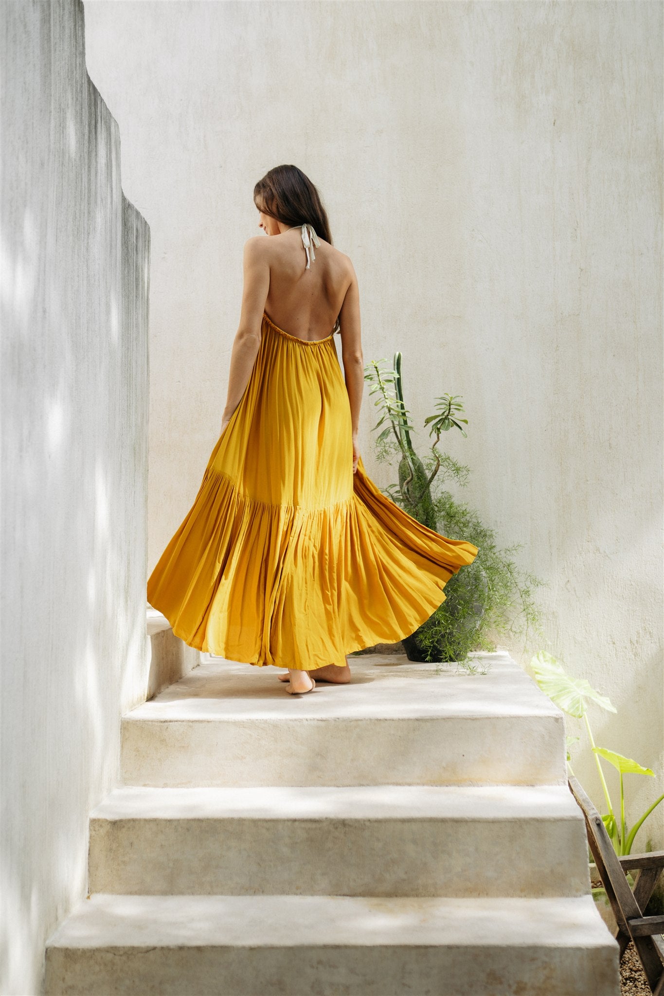 Low Back Halter Ruffle Dress | MAHAHUAL RUFFLE